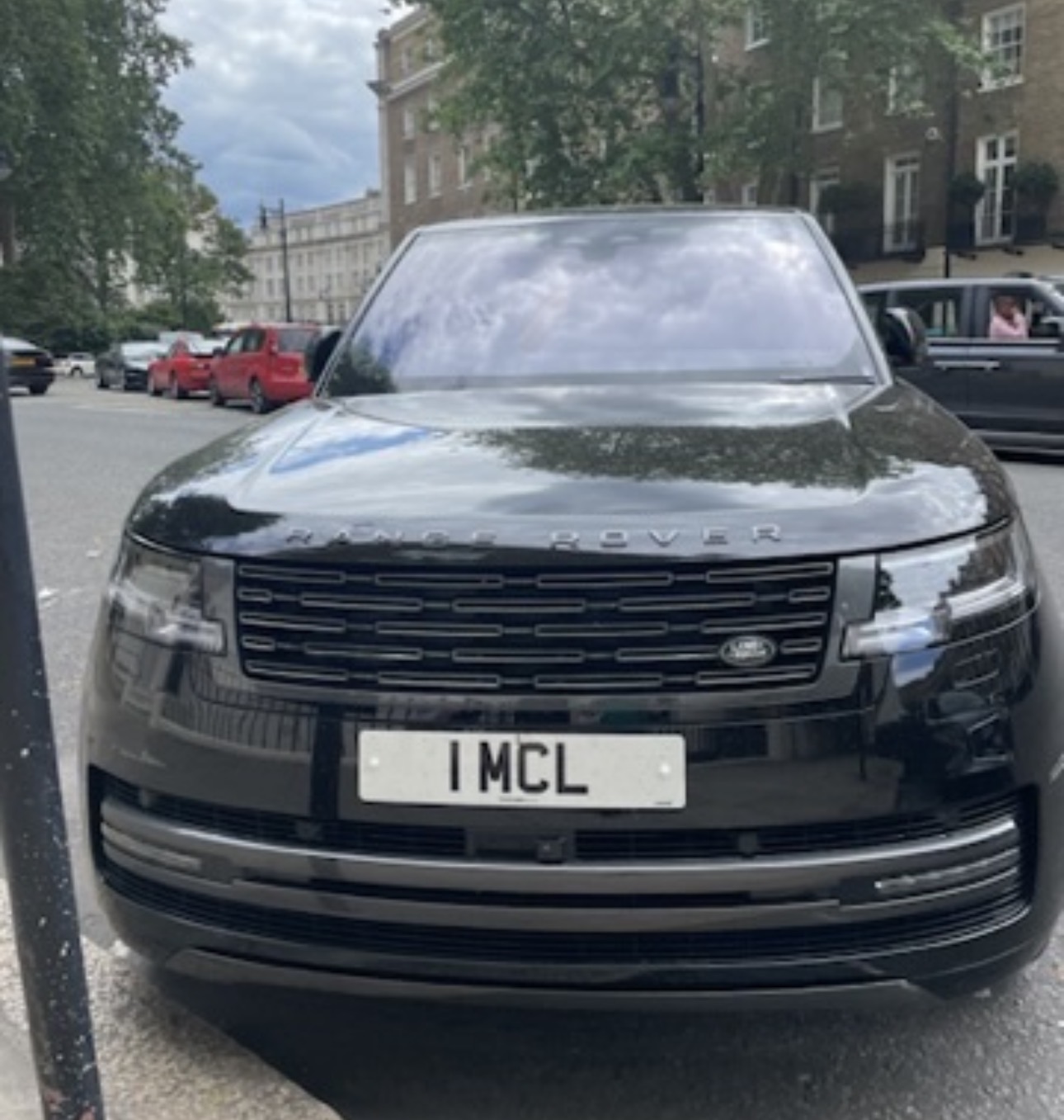 1 MCL spotted on Land Rover Range Rover