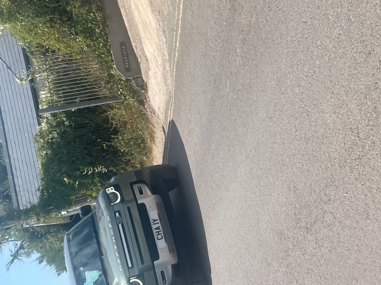 CHA 1Y spotted on Land Rover Defender