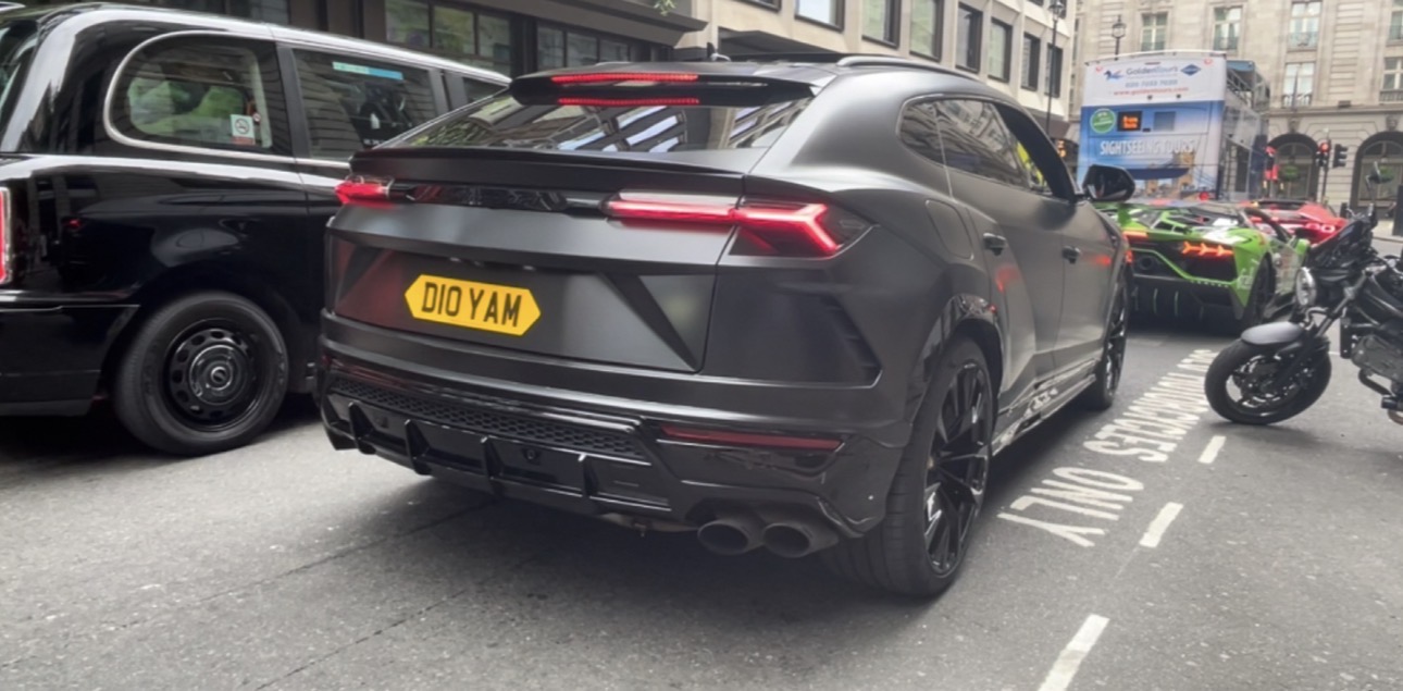 D10 YAM private number plate on a Lamborghini Urus, spotted in London