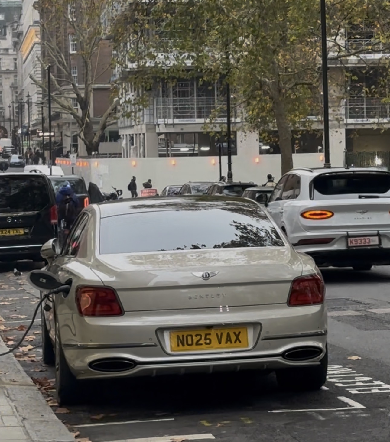 NO25 VAX spotted on Bentley Flying Spur