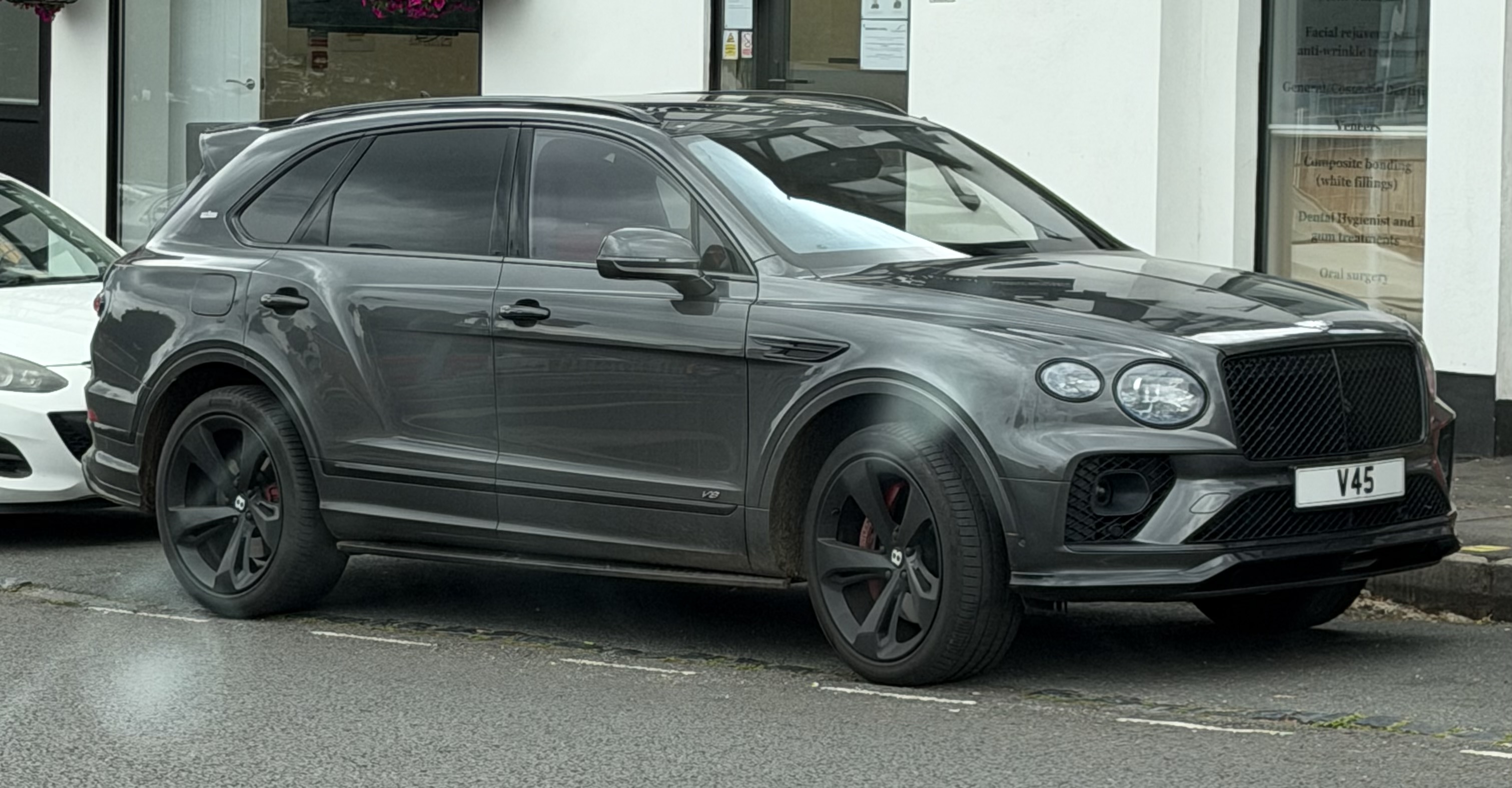 V 45 spotted on Bentley Bentayga