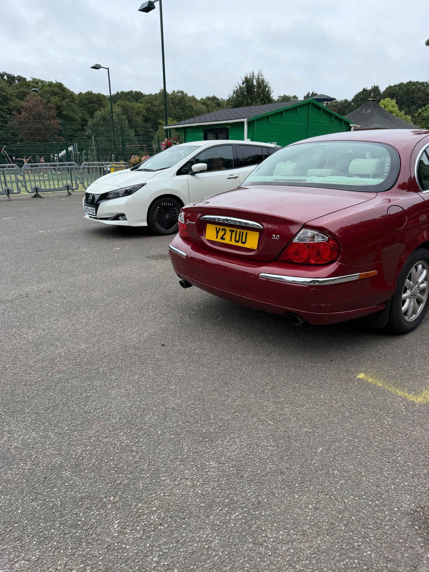 Y2 TUU private number plate on a Jaguar S-Type, spotted in Sunningdale