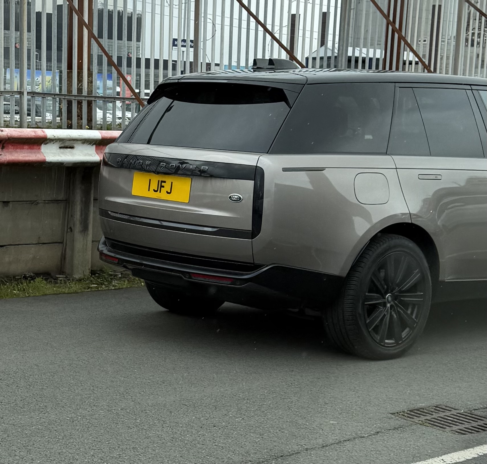 1 JFJ spotted on Land Rover Range Rover