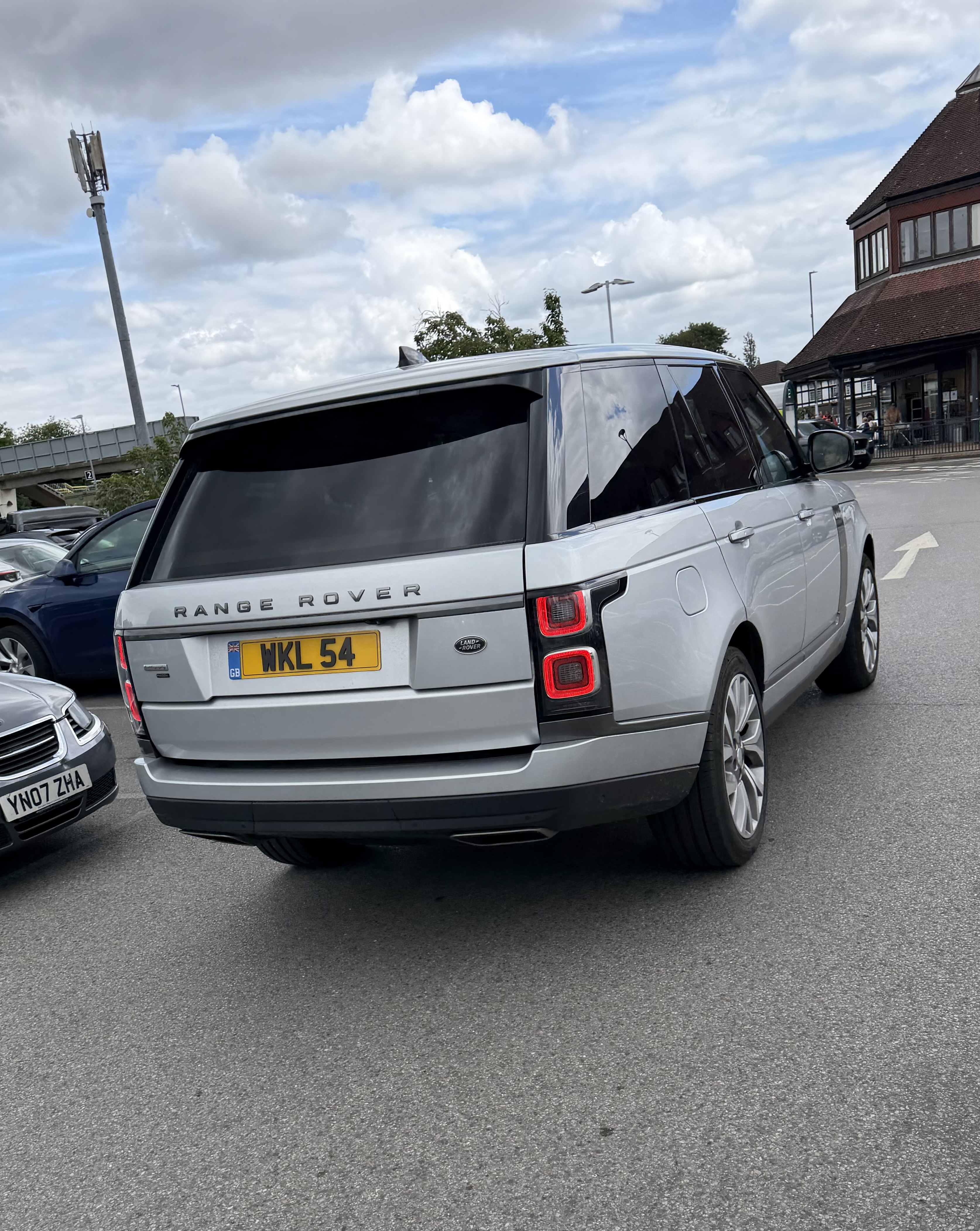 WKL 54 spotted on Land Rover Range Rover