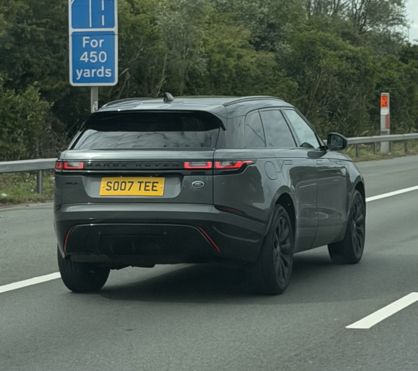 SO07 TEE spotted on Land Rover Range Rover Velar