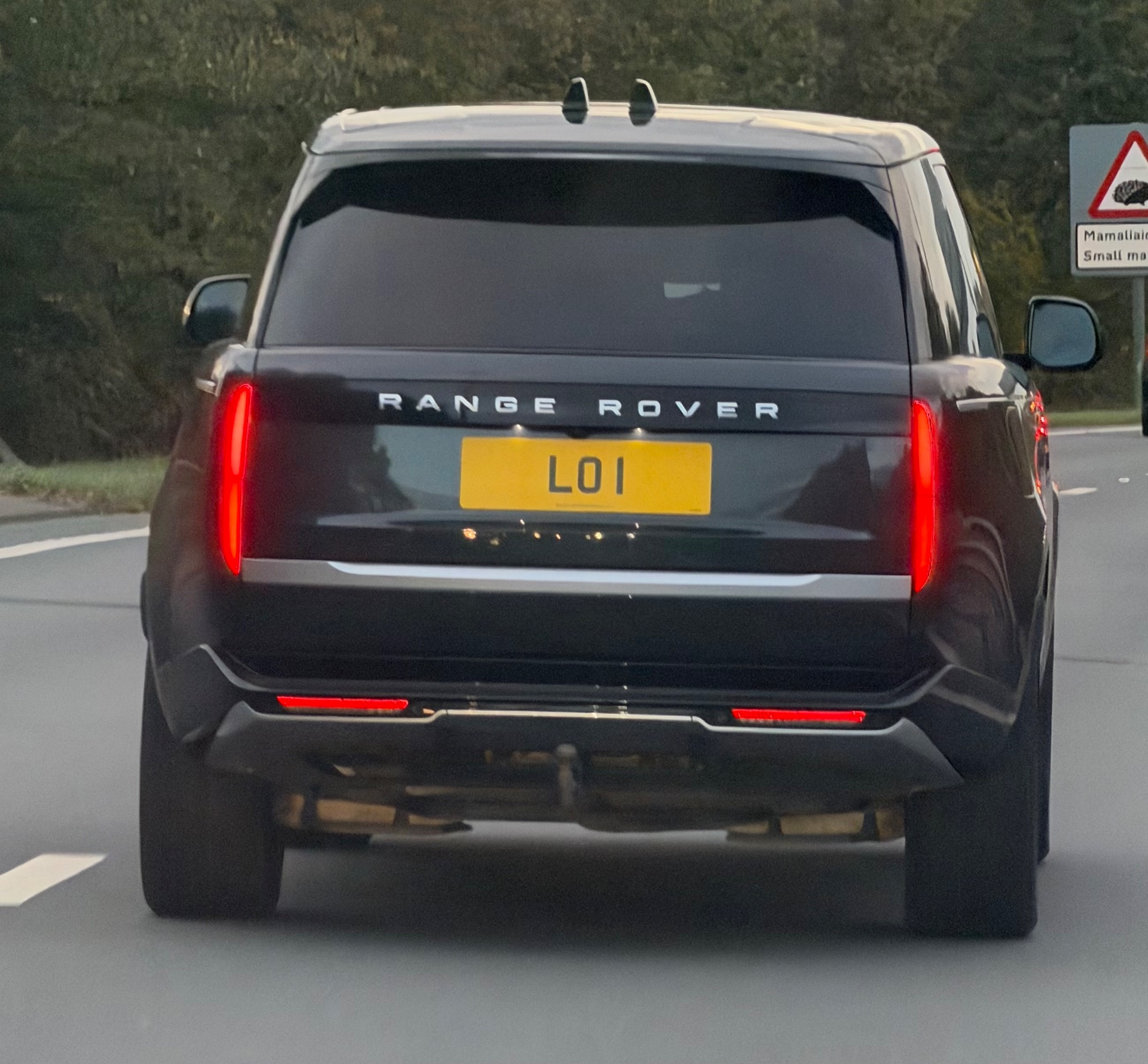 LO 1 spotted on Land Rover Range Rover