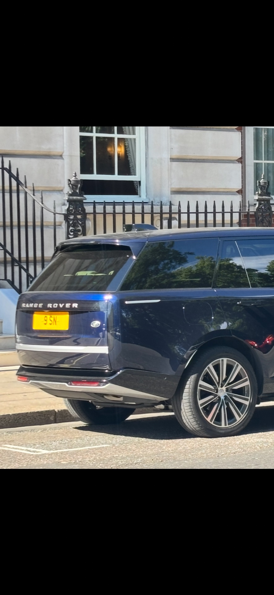 9 SN spotted on Land Rover Range Rover Sport