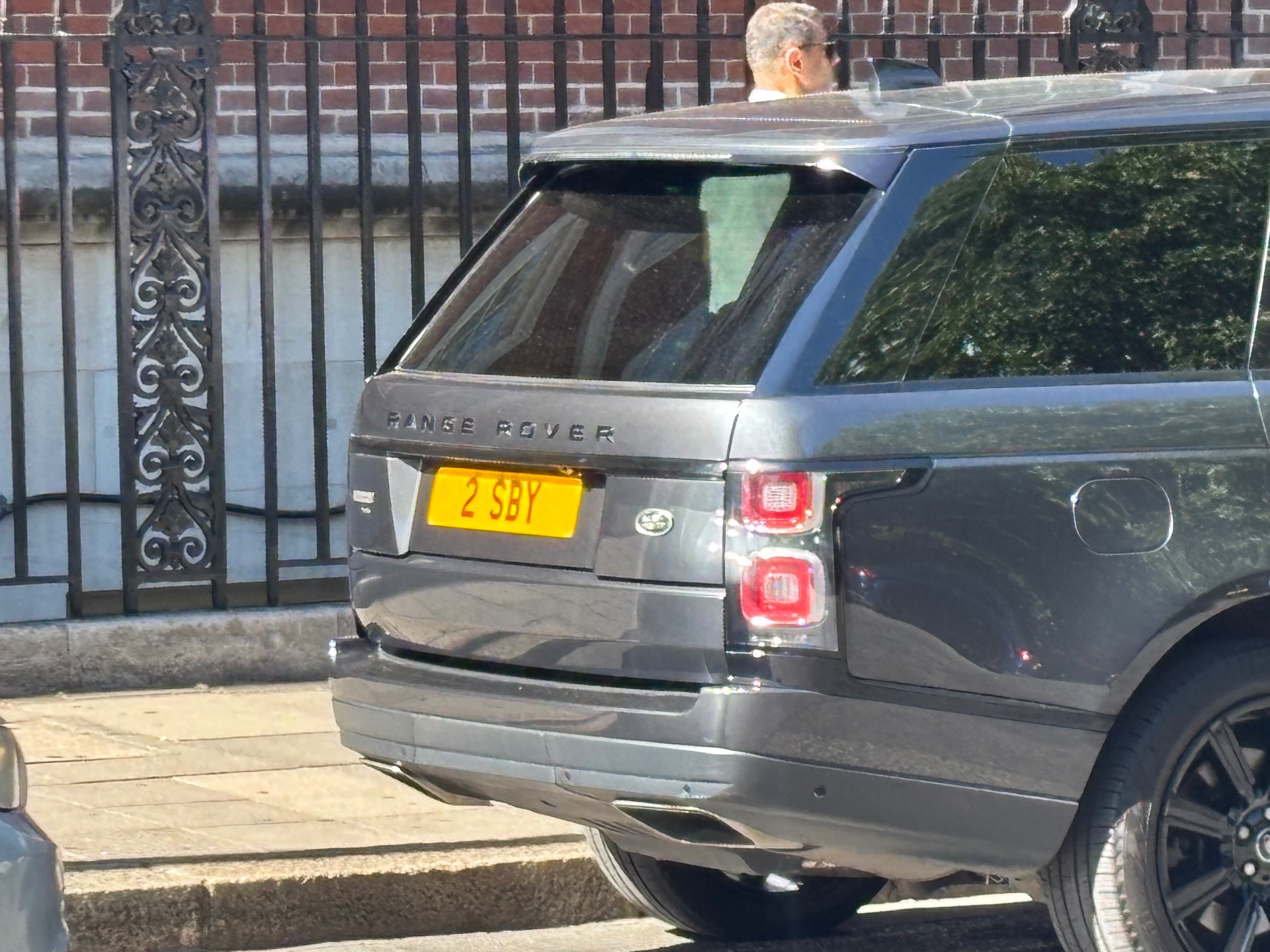 2 SBY spotted on Land Rover Range Rover