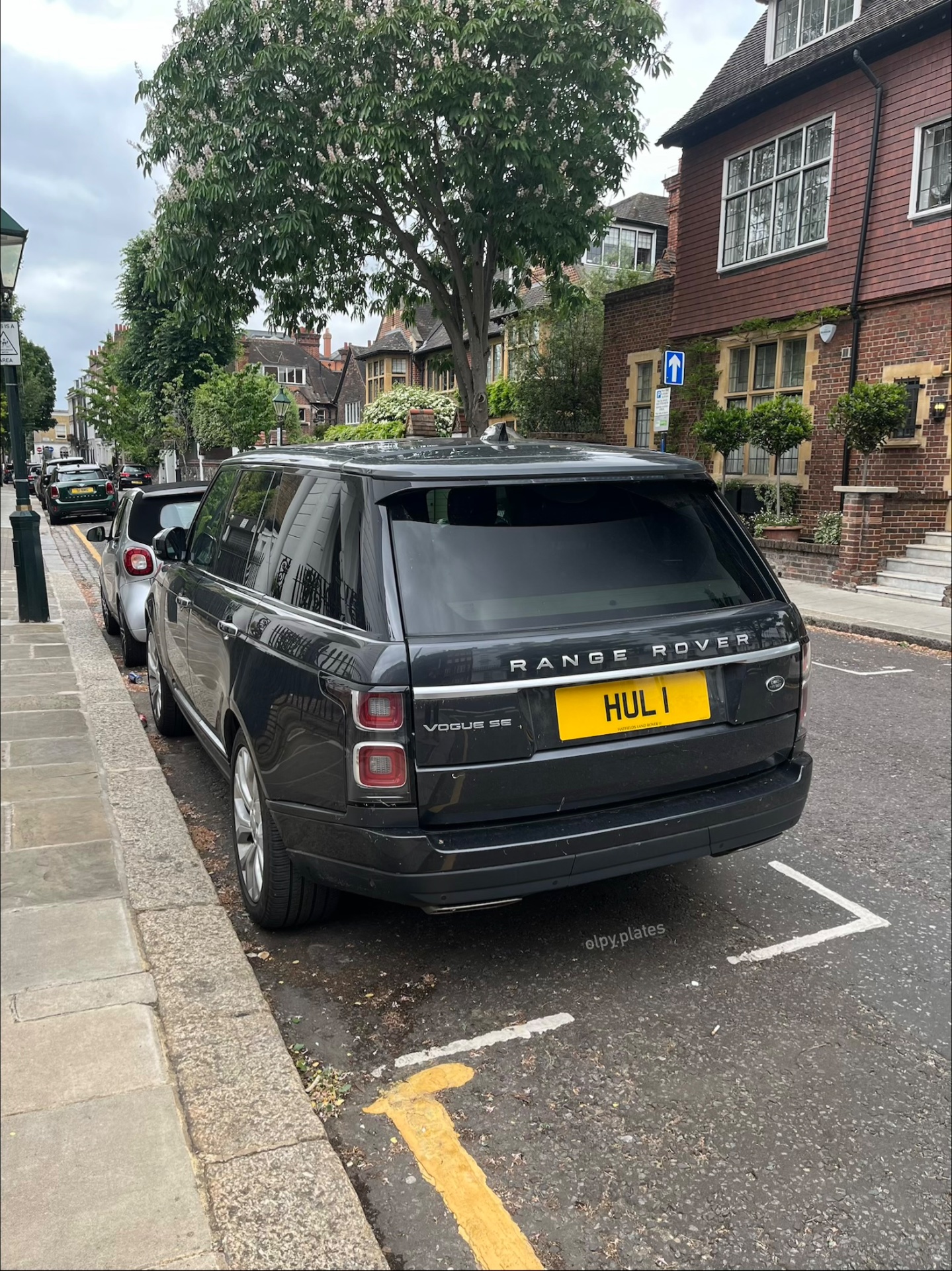 HUL 1 spotted on Land Rover Range Rover