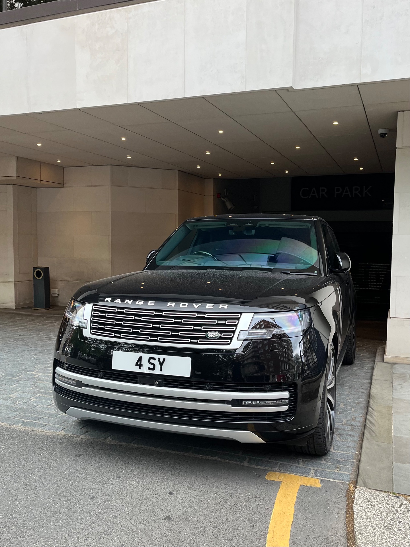 4 SY spotted on Land Rover Range Rover