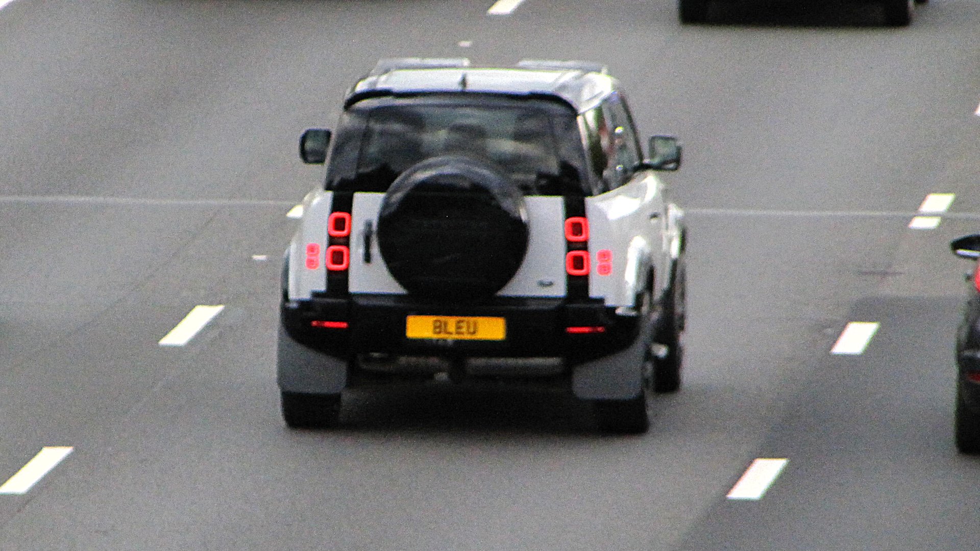 8 LEU spotted on Land Rover Defender