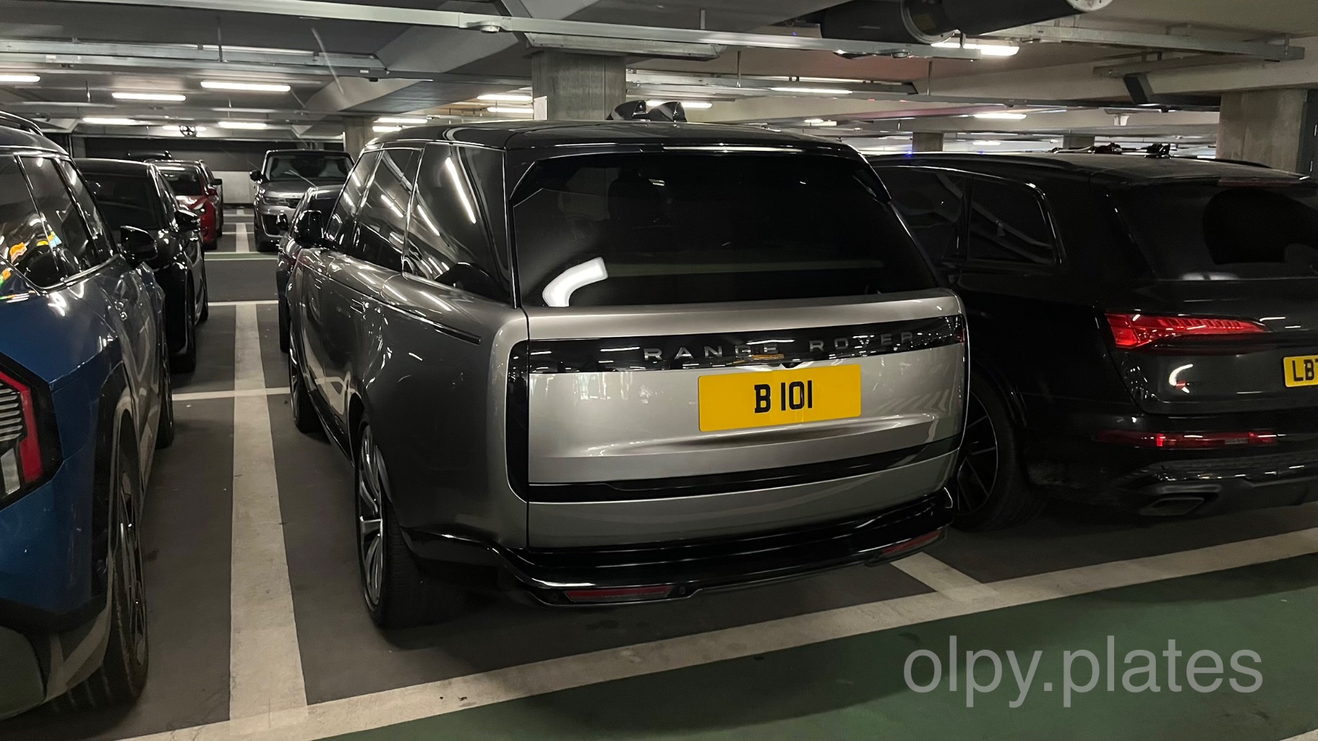 B 101 spotted on Land Rover Range Rover
