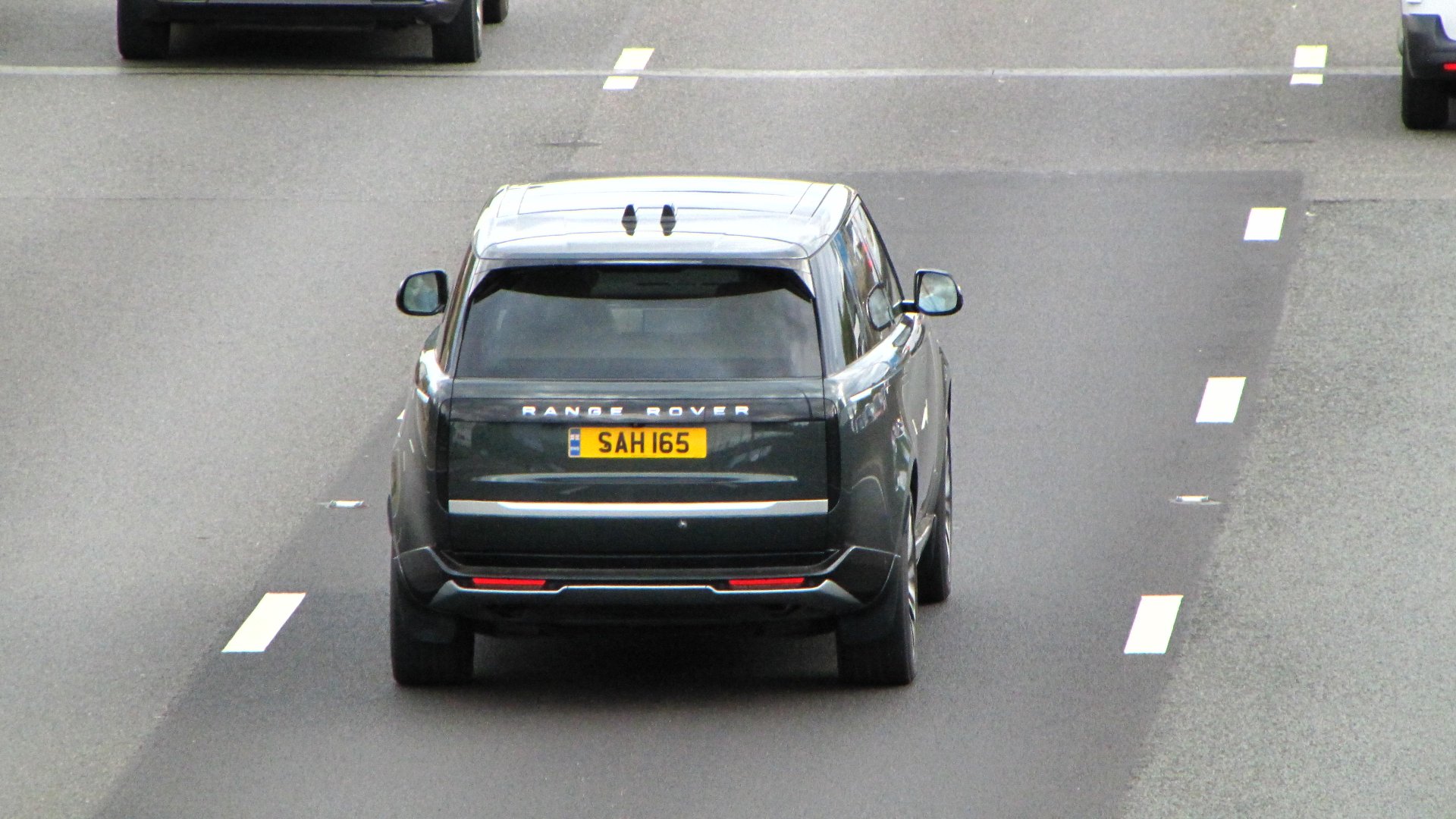 SAH 165 spotted on Land Rover Range Rover