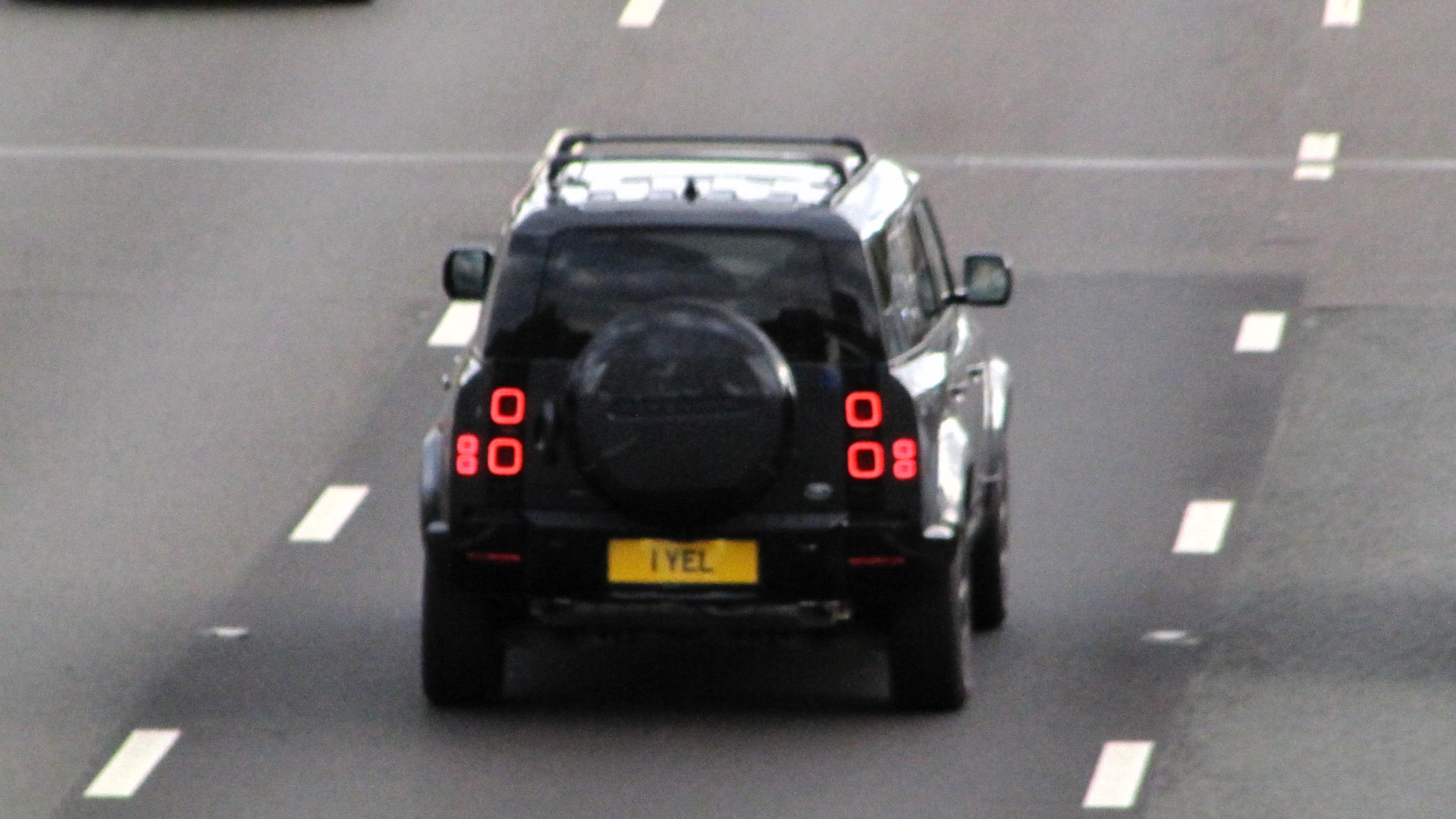 1 YEL spotted on Land Rover Defender