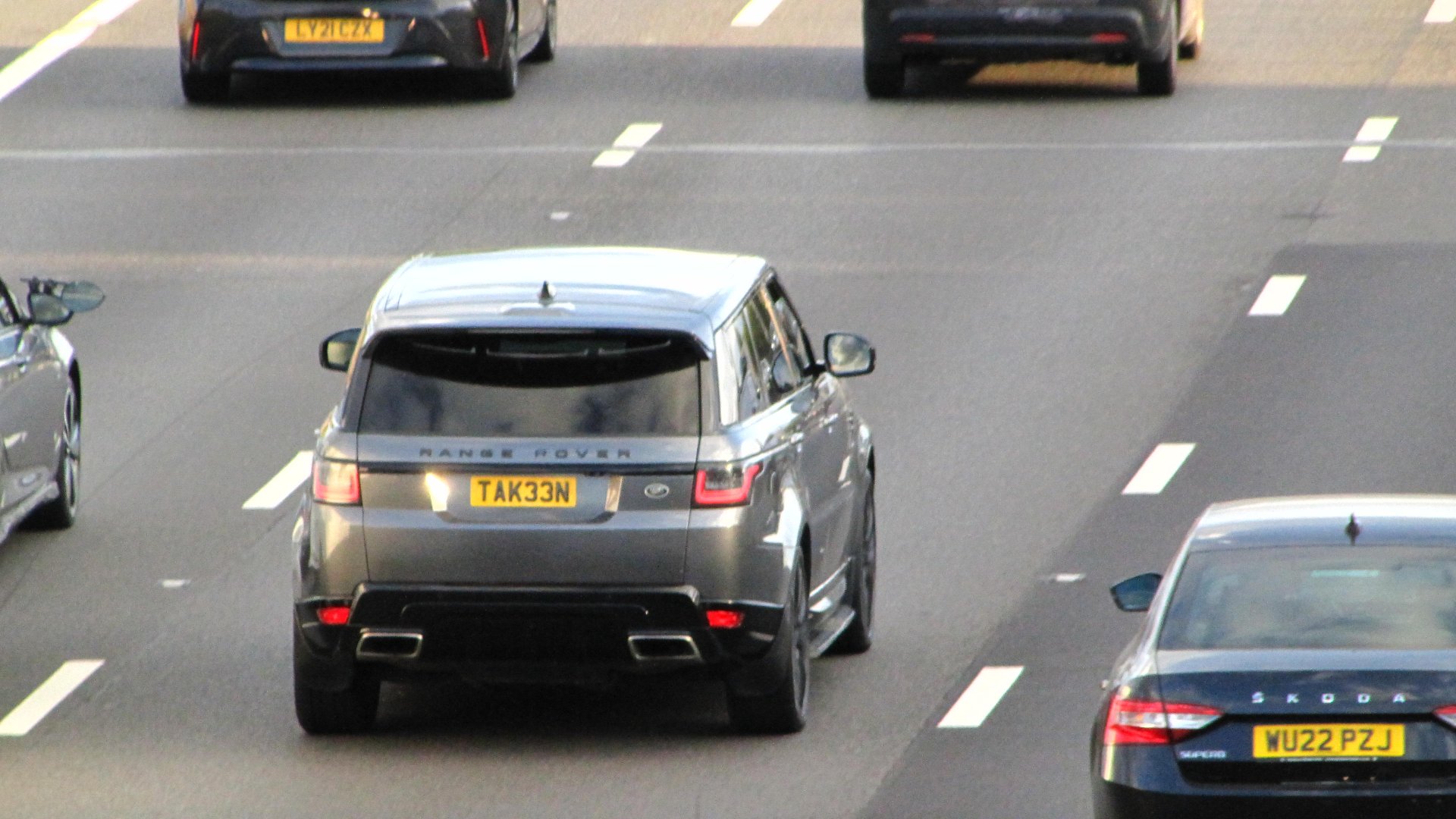 TAK 33N spotted on Land Rover Range Rover Sport
