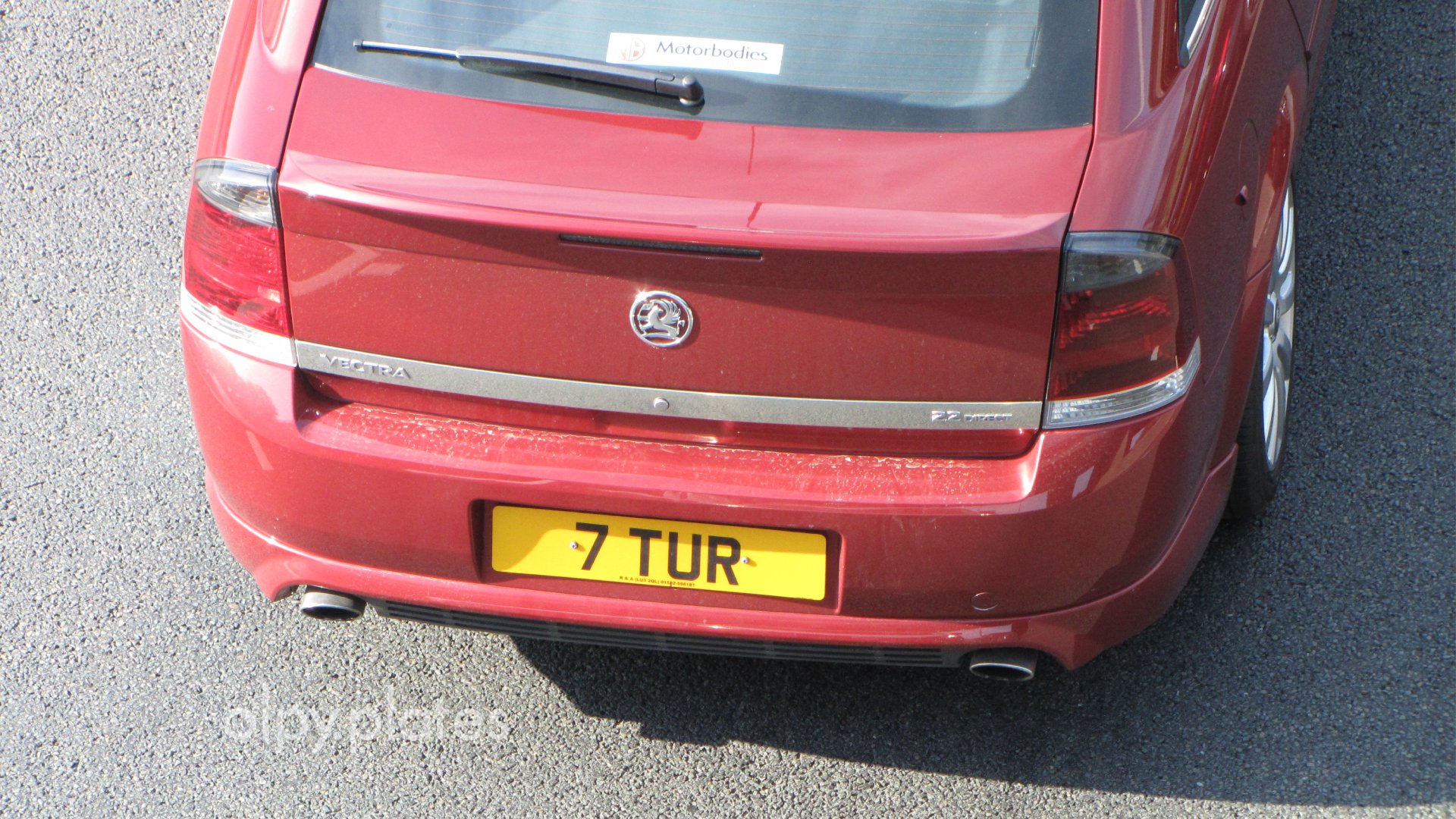 7 TUR private number plate on a Vauxhall Vectra, spotted in Slough