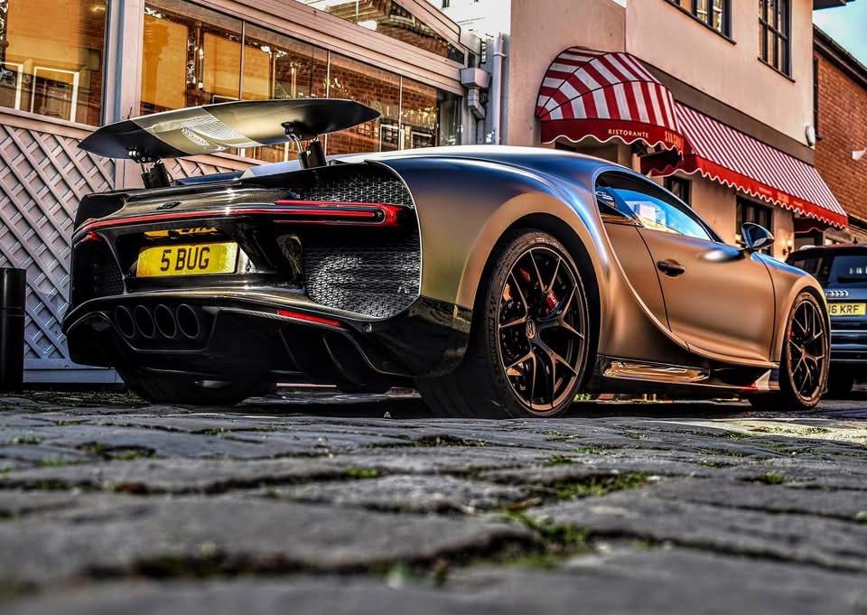 5 BUG spotted on Bugatti Chiron