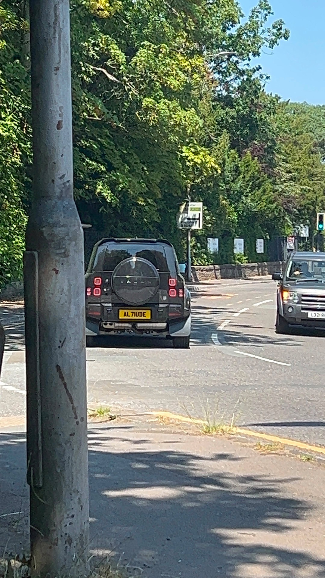 AL71 UDE spotted on Land Rover Defender