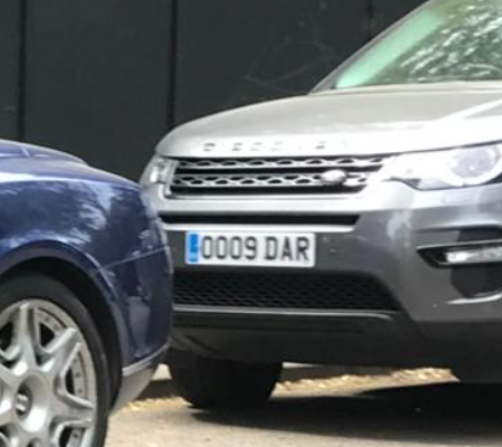 OO09 DAR private number plate on a Land Rover