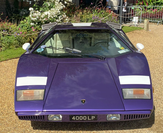 4000 LP spotted on Lamborghini Countach