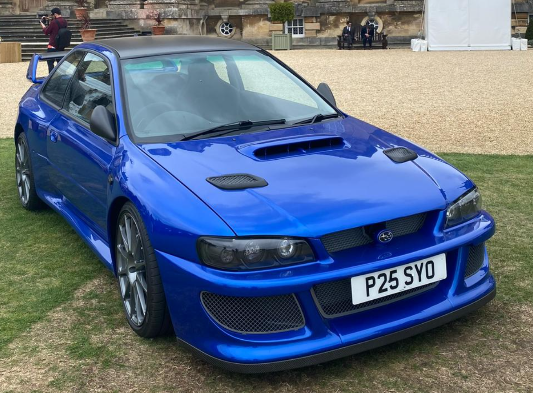 P25 SYO private number plate on a Subaru