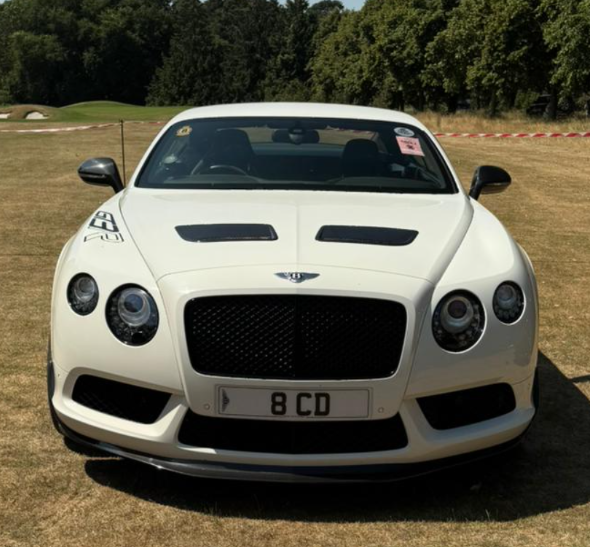 8 CD private number plate on a Bentley Continental GT