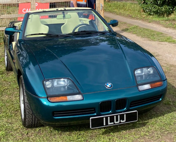 1 LUJ private number plate on a BMW Z1
