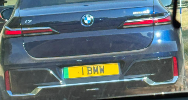 1 BMW spotted on BMW i7