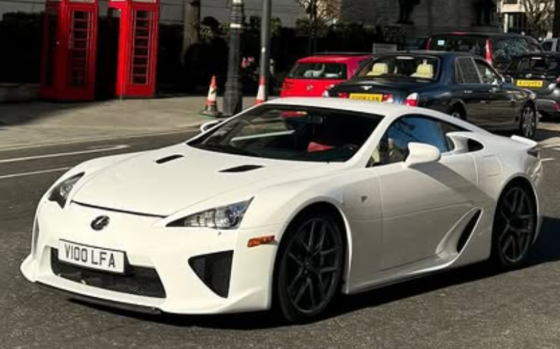 V100 LFA spotted on Lexus LFA